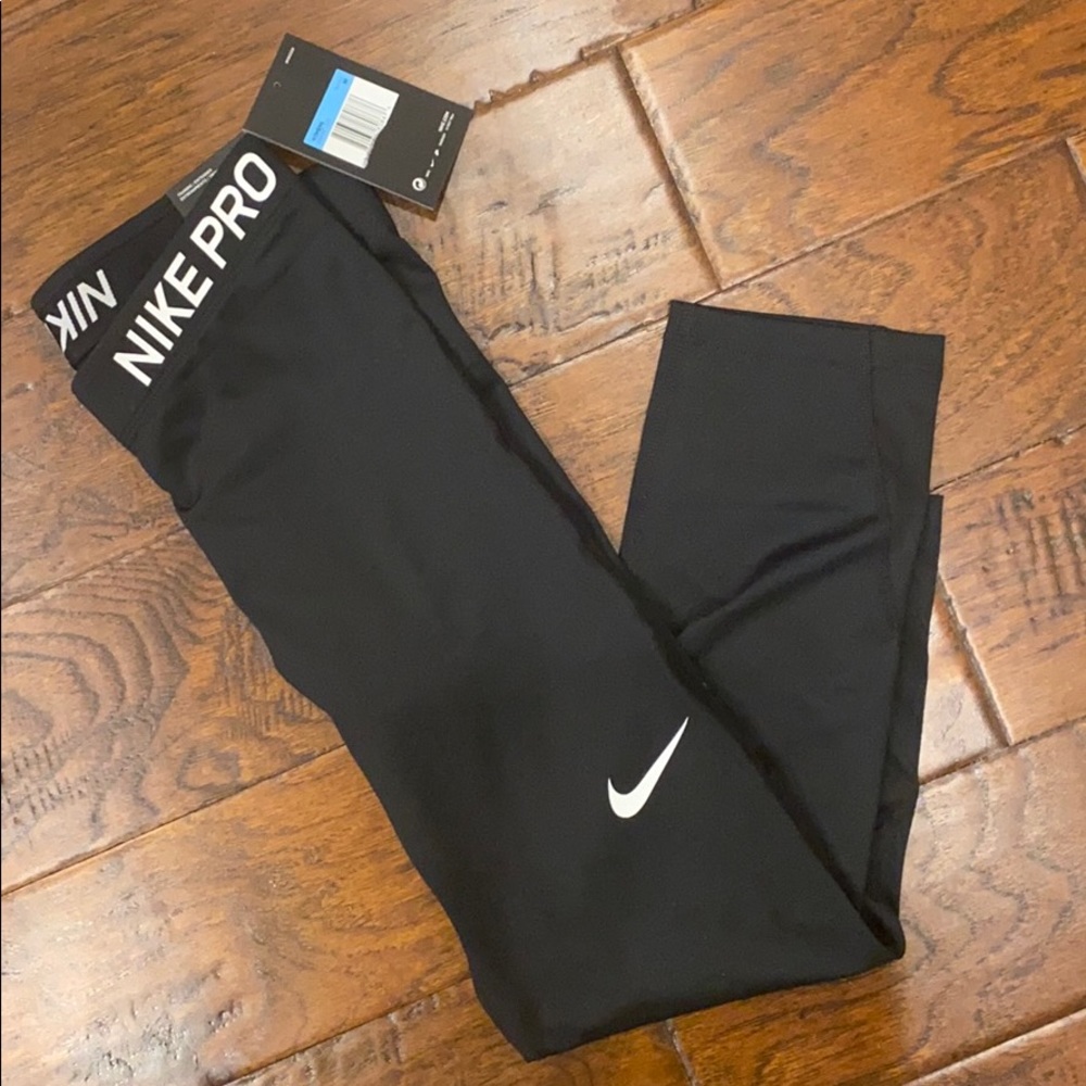 NWT Nike pro tight fit capri